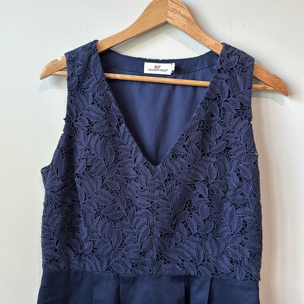 Vineyard Vines Navy Lace Pleated V Neck Sleeveless Dress 8 - Picture 2 of 7